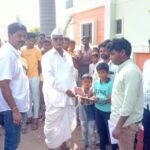 माळेगाव येथे ताडी प्राशन केल्यामुळे मयत झालेल्या युवकांच्या कुटुंबाला रविराज तावरे यांच्याकडून आर्थिक मदत.