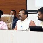 पाणी पुरवठ्याच्या सर्व योजना सौर उर्जेवर कार्यान्वित करा– पालकमंत्री सुधीर मुनगंटीवार