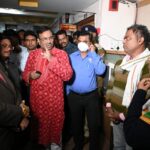 बल्लारपुर रेल्वे स्टेशन वरील पादचारी पुल कोसळल्यामुळे झालेल्या दुर्घटनेनंतर पालकमंत्री सुधीर मुनगंटीवार यांची घटनास्थळी भेट