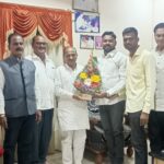 डि के पवार यांची महाराष्ट्र राज्य दूध महासंघ मुंबई ( महानंद) च्या संचालक पदी बिनविरोध निवड ! नागेश जाधव यांनी पुढील वाटचालीस दिल्या शुभेच्छा.