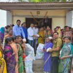 निंबुत येथील सातशे गरजू कुटुंबियांना मोफत साखर वाटप करीत अभिजीत काकडे यांनी दिल्या दिवाळीच्या शुभेच्छा.