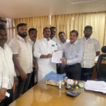 सोमेश्वर.करंजे परिसरातील ऊस उत्पादक शेतकऱ्यांनी सोमेश्वर च्या कार्यकारी संचालकांना ऊस तोडीसाठी दिले निवेदन.