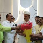 राज्याचे उपमुख्यमंत्री अजित पवार निंबुत येथे माजी उपसरपंच उदयसिंह काकडे यांच्या निवासस्थानी.