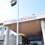*महाराष्ट्र दिनानिमित्त बारामती येथे राष्ट्रध्वजास मानवंदना*