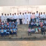 करंजे येथील सेवाभावी संस्थेच्या वतीने शालेय साहित्य वाटप.