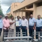 इंङियाना ग्रेटींग प्रा.लि जेजुरी कंपणीच्या वतीने काकङे विद्यालयास २५ बँच भेट