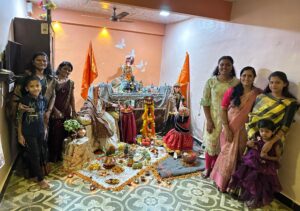 कोऱ्हाळे येथील शिंदे कुटुंबियांनी साकारला शिवकालीन देखावा