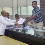 लोकशाही दिनात एकूण ८ अर्ज प्राप्त-तहसीलदार गणेश शिंदे