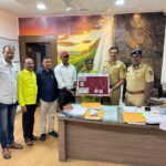 वडगांव निंबाळकर पोलीस स्टेशन आयोजित गुन्हयातील जप्त दागीने व रोख रक्कम फिर्यादीस प्रदान. परिसरातून कौतुकाचा वर्षाव.