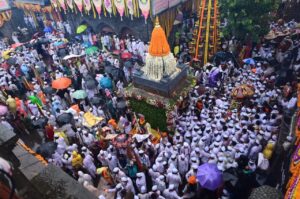 विठुनामाच्या घोषात श्री संत तुकाराम महाराज पालखीचे प्रस्थान