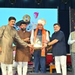प्रा. हनुमंत माने यांना बालगंधर्व विशेष सन्मान पुरस्कार सन्मानपूर्वक प्रदान