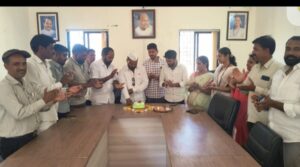 ग्रामपंचायत च्या हॉलमध्ये वाढदिवस केला साजरा. कार्यालय जनतेसाठी&hellip;