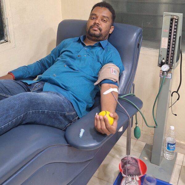 रक्तदान करुन वाढदिवस साजरा व पुलवामा हल्ल्यातील हुतात्म्यांना&hellip;