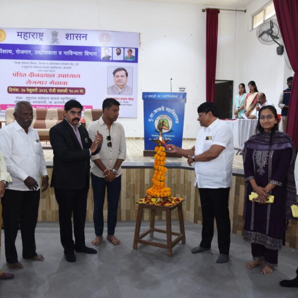 मुगुटराव साहेबराव काकडे महाविद्यालयामध्ये जिल्हास्तरीय रोजगार महामेळावा संपन्न.