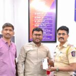 नागरीकांचे 4 लाख 11 रुपये किंमतीचे हरविलेले एकुण 18 मोबाईलचा शोध घेवुन मुळ मालकांना दिले परत, माळेगाव पोलीस ठाणेची कामगिरी