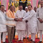 वाणेवाडी ग्रामस्थांची दादांना अनोखी श्रद्धांजली; हनुमान जन्मोत्सवाचे औचित्य साधून महारक्तदान शिबिराचे आयोजन