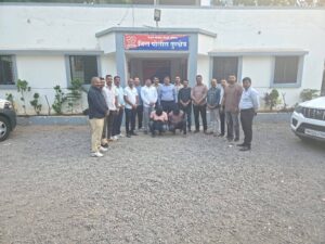 ३५ गंभीर गुन्हे दाखल असलेल्या सराईत गुन्हेगारास साथीदारासह&hellip;