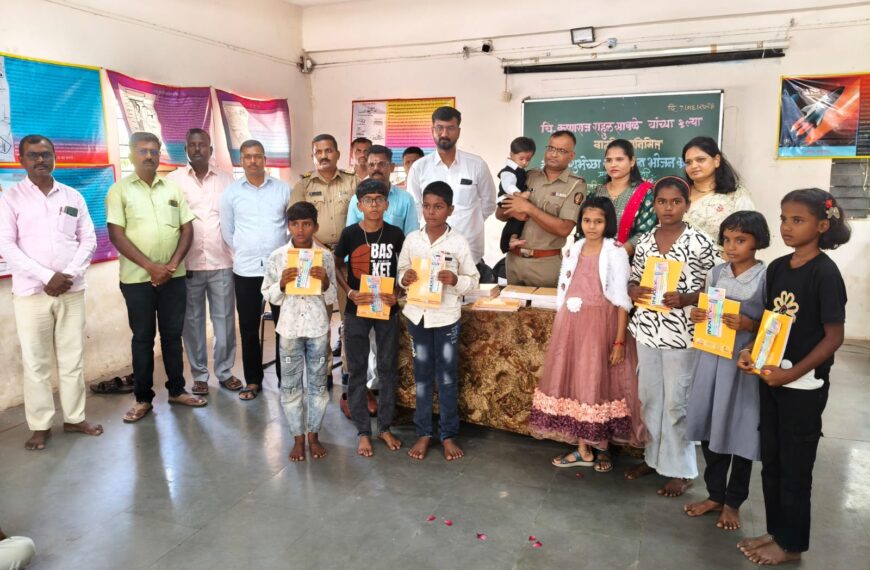 आश्रम शाळेतील विद्यार्थ्यांसमवेत वाढदिवस साजरा करत पोलीस उपनिरीक्षक राहुल साबळे यांनी दिला सामाजिक संदेश
