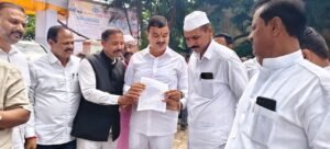 नियमित कर्जफेड करणाऱ्या शेतकऱ्यांना दोन लाखांचे अनुदान द्यावे;&hellip;