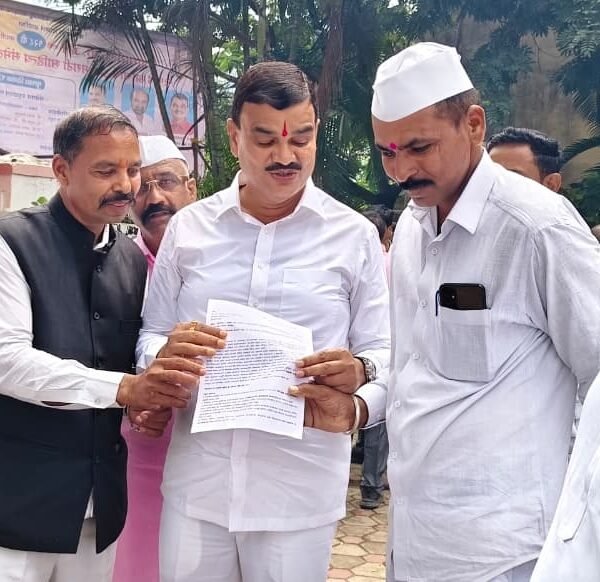 नियमित कर्जफेड करणाऱ्या शेतकऱ्यांना दोन लाखांचे अनुदान द्यावे;&hellip;