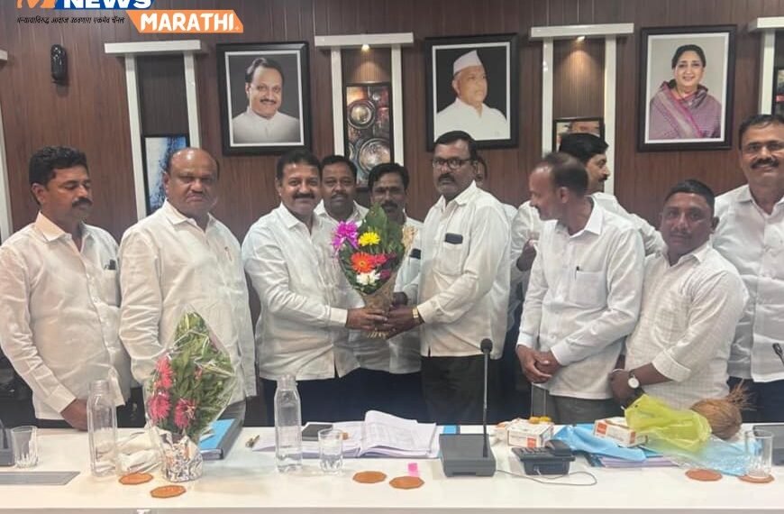 सोमेश्वरच्या उच्चांकी ऊसदरामुळे सभासदांमध्ये आनंदोत्सव; चेअरमन, संचालक मंडळाचे पुष्पगुच्छ देऊन स्वागत