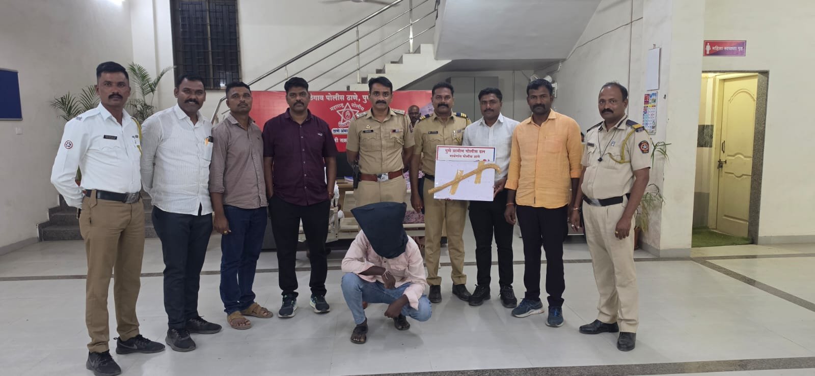 माळेगाव पोलिसांची धडक कारवाई; सार्वजनिक ठिकाणी लोखंडी कोयता घेऊन दहशत निर्माण करणाऱ्या इसमास अटक