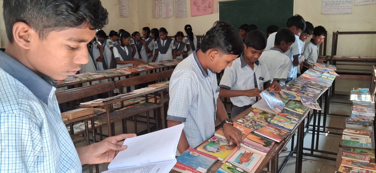 बाबालाल साहेबराव काकडे देशमुख विद्यालय निंबुत येथे ‘वाचन प्रेरणा’दिनानिमित्त ग्रंथ प्रदर्शन…